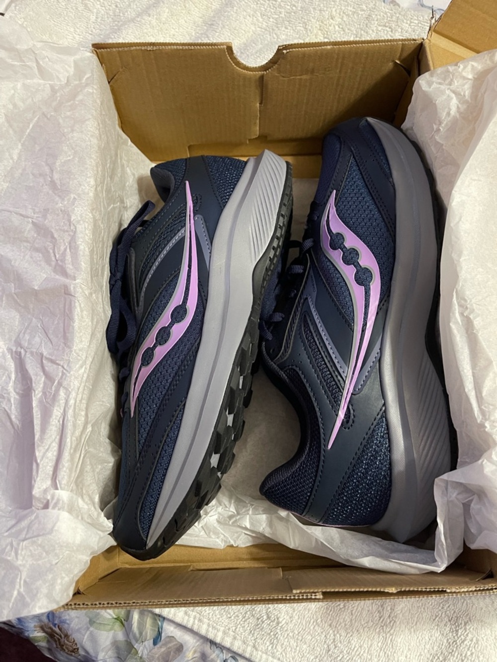 SOLD!  Saucony Women's Navy and Lavendar Athletic  Shoes. Size 11.  New ! - Picture 4 of 6